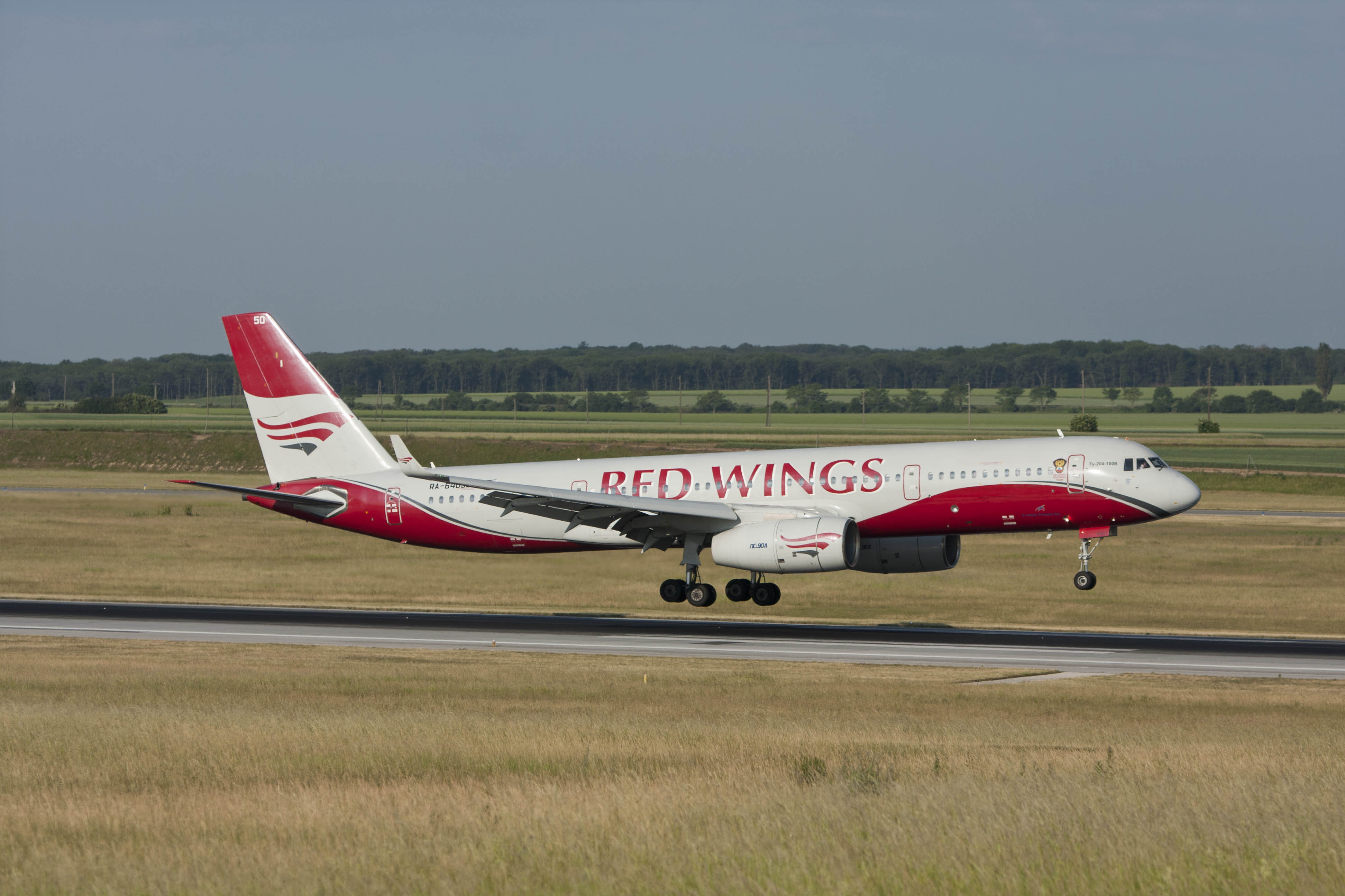 red wings TU 204-100B.jpg