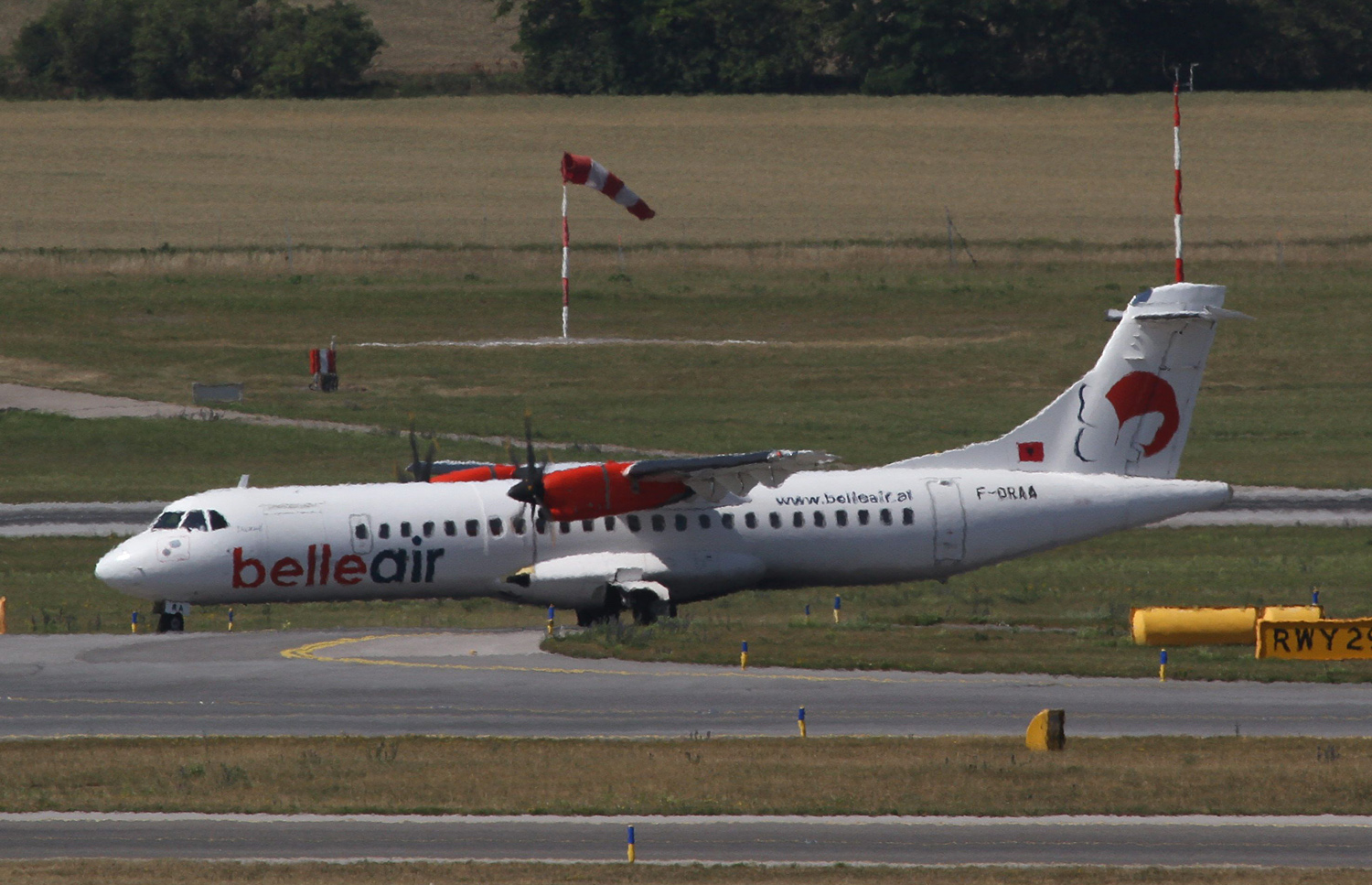Belle Air ATR 72 F-ORAA.jpg