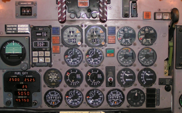md80_cockpit_5.jpg