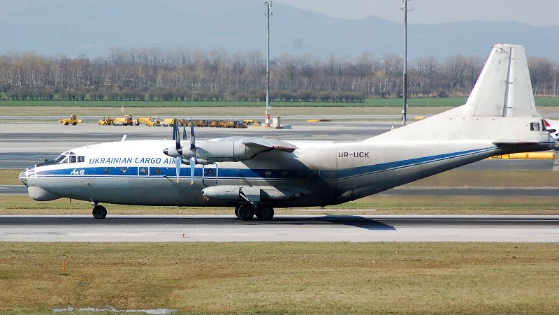 UkrainianCargoAirways_Antonov An-12BK_UR-UCK_800x451.jpg